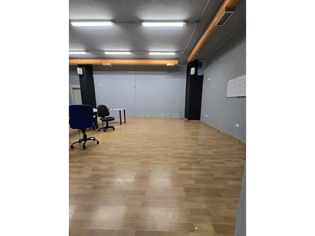 Espacio comercial en venta en Durrës, cerca de la calle mujo ulqinaku (1200 euro/m²)! (4)