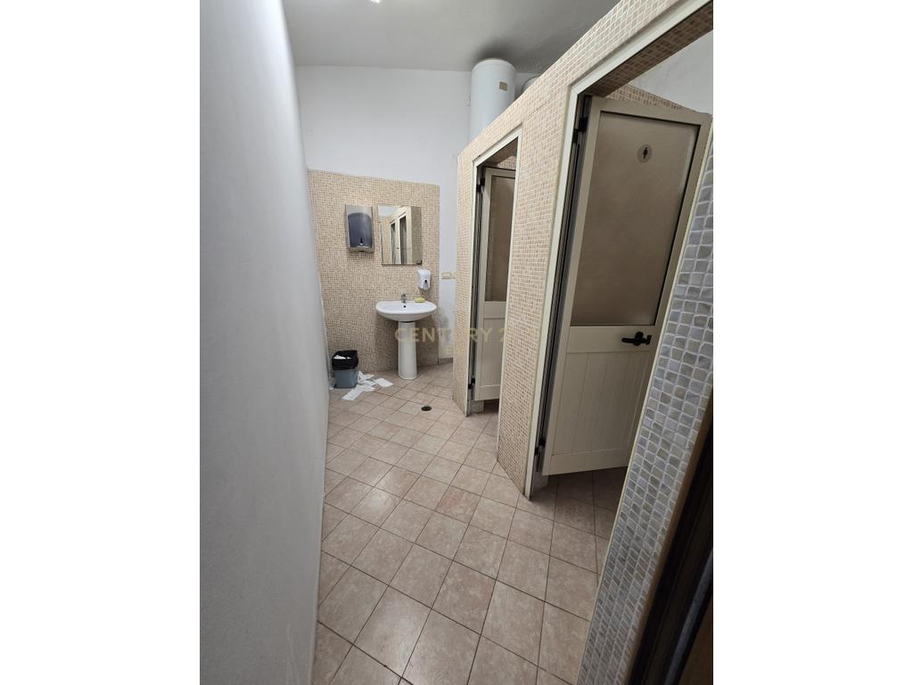 Espacio comercial en venta en Durrës, cerca de la calle mujo ulqinaku (1200 euro/m²)! (8)