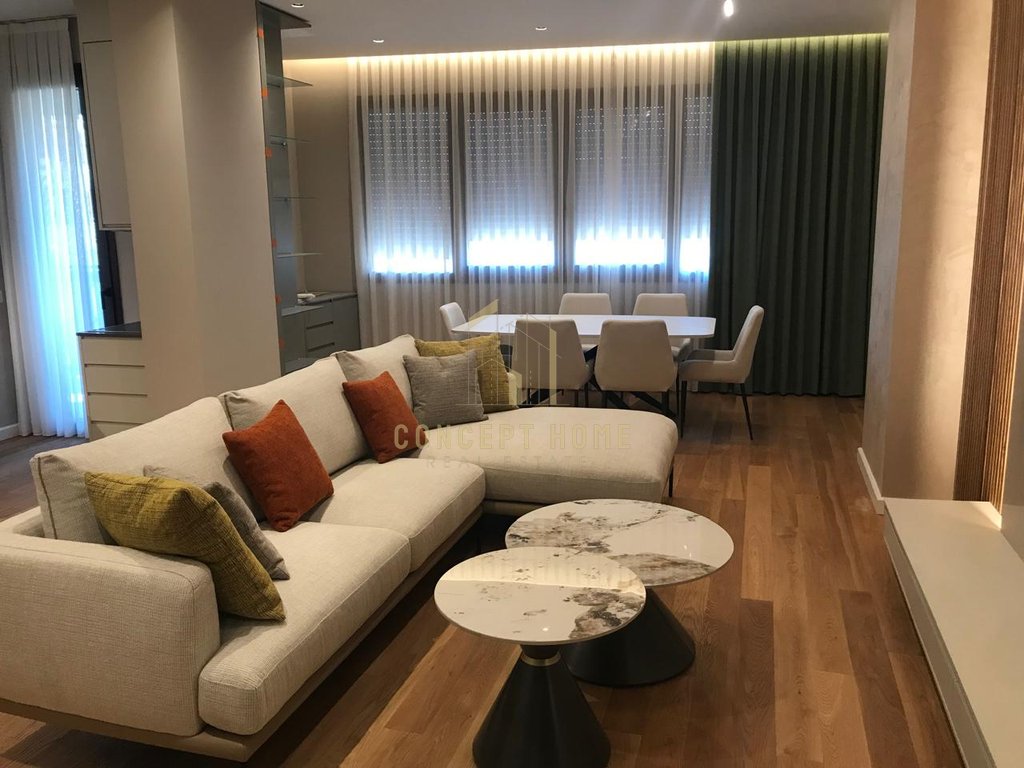 Appartamento 2+1+2 in affitto nel centro di Tirana