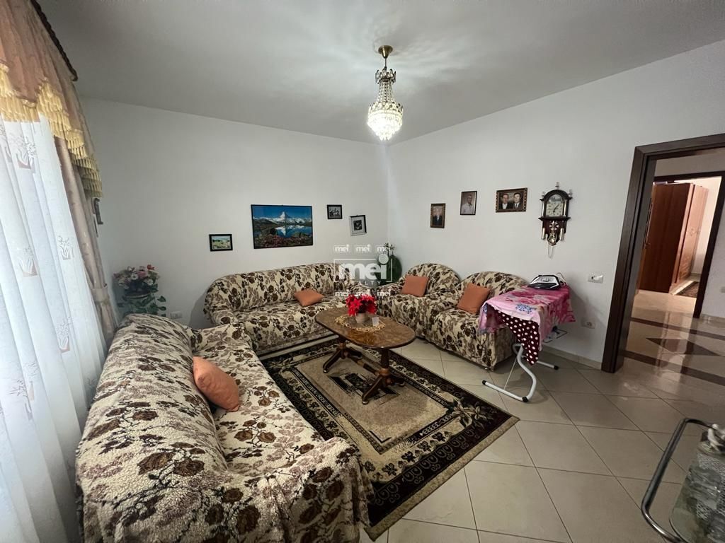 Villa de 2 pisos en manez!