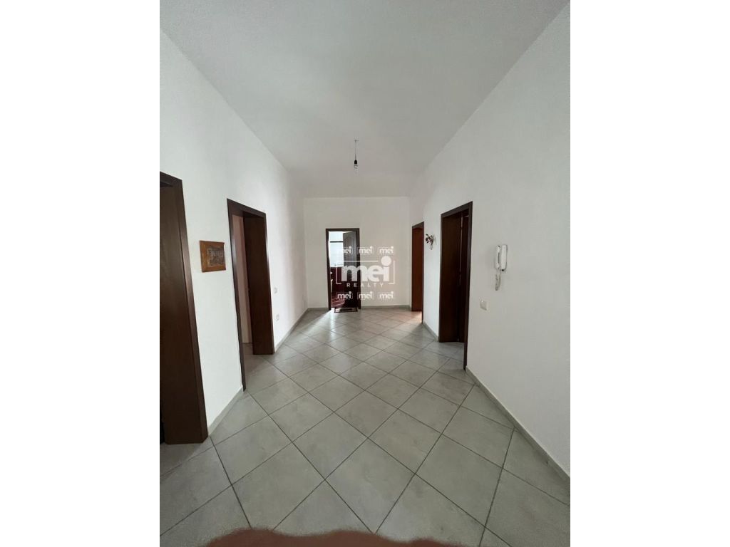 Villa de 2 pisos en manez!