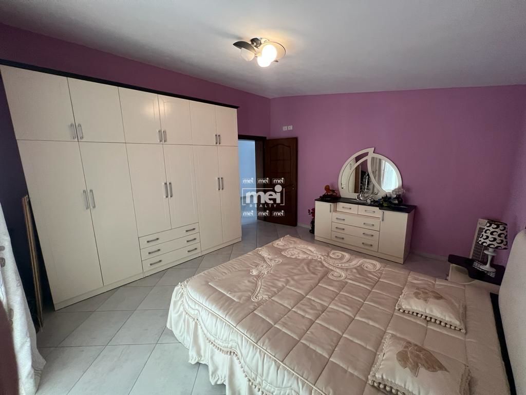 Villa de 2 pisos en manez!