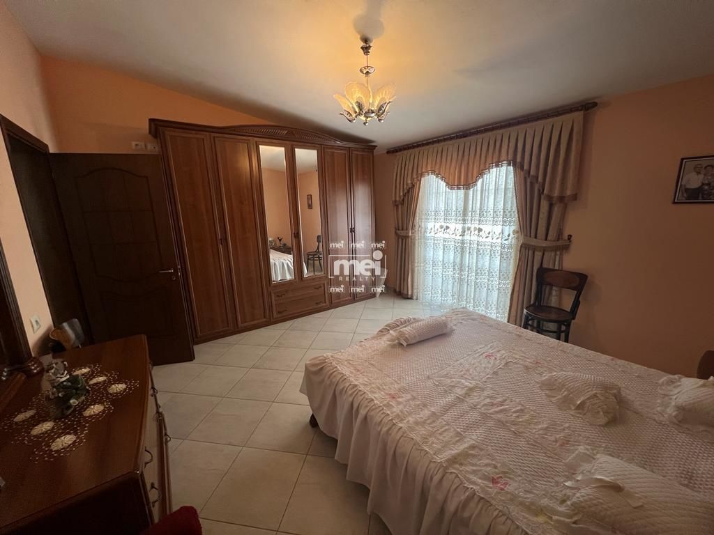 Villa de 2 pisos en manez!