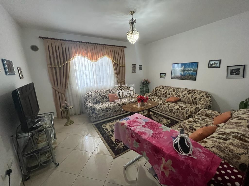 Villa de 2 pisos en manez!