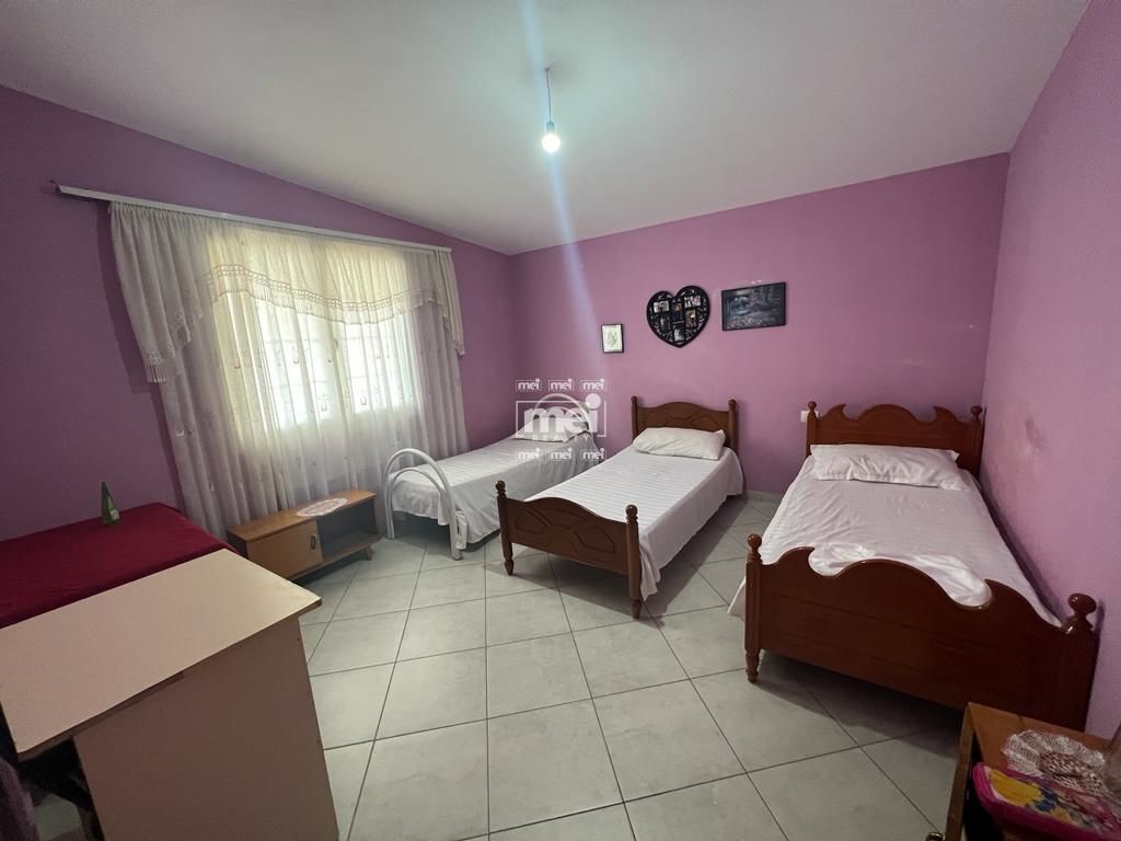 Villa de 2 pisos en manez!