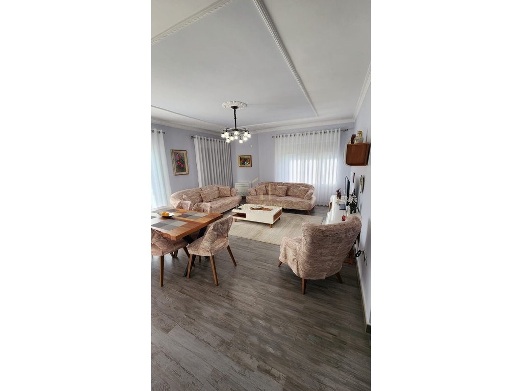 3+1+2 apartment for rent in Liqeni i Thatë, Tirana