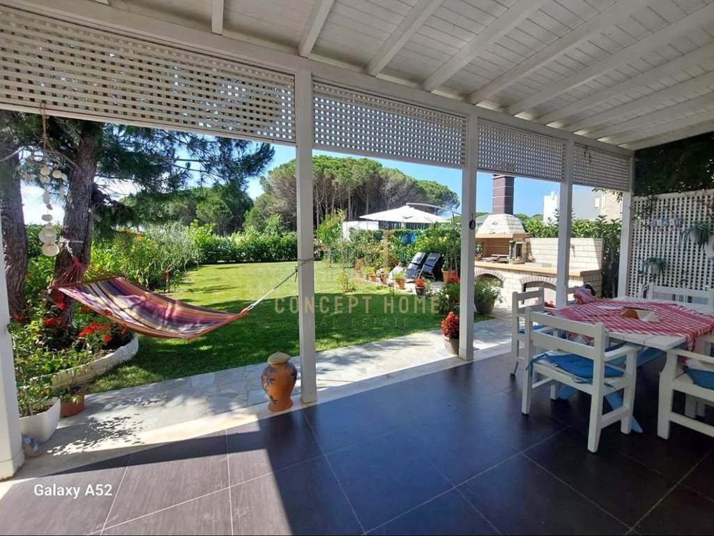 Villa en venta en la bahía de lalzi