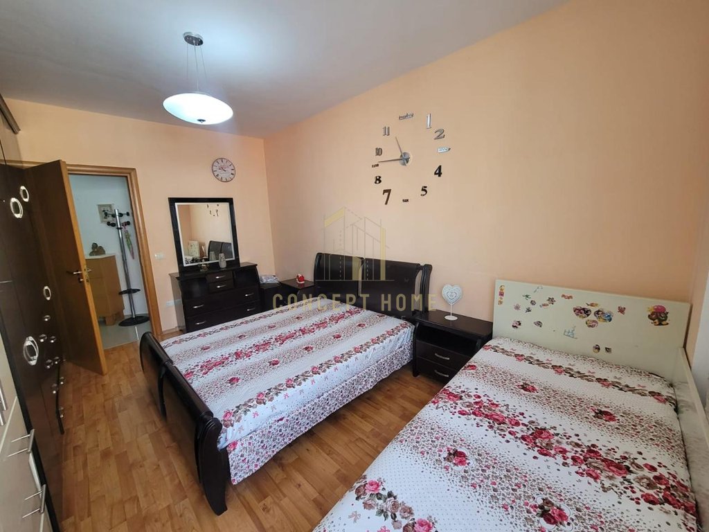 ? Shitet apartament 1+1 ne fresk