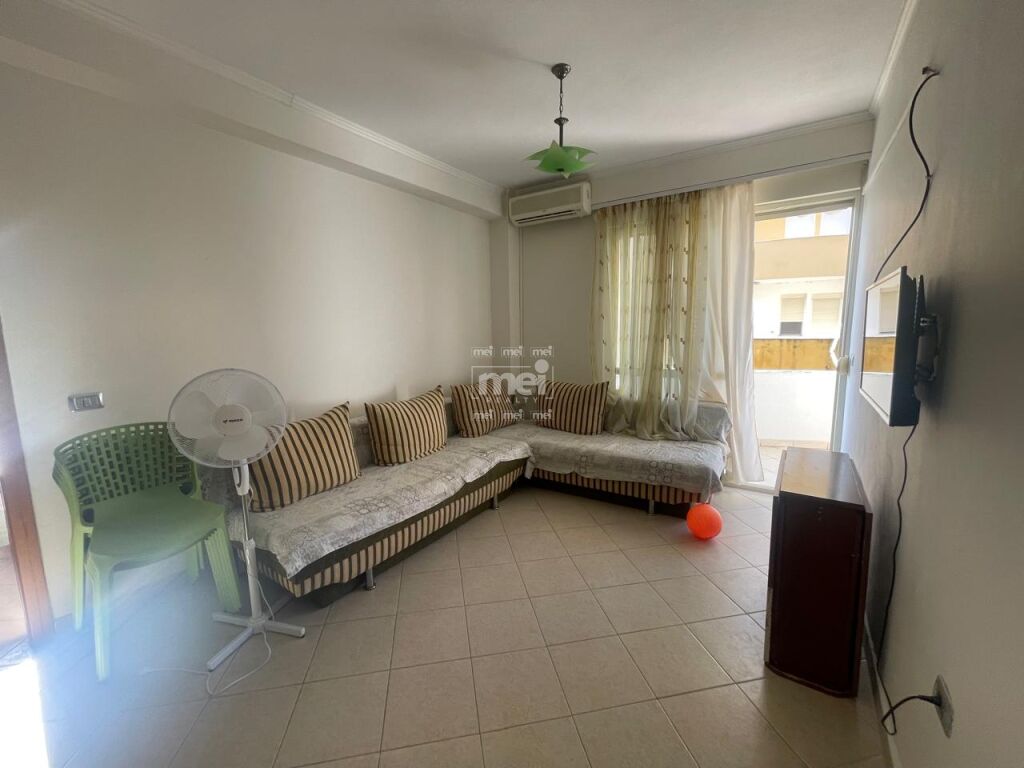 Shitet apartament 1+1 mali robit!