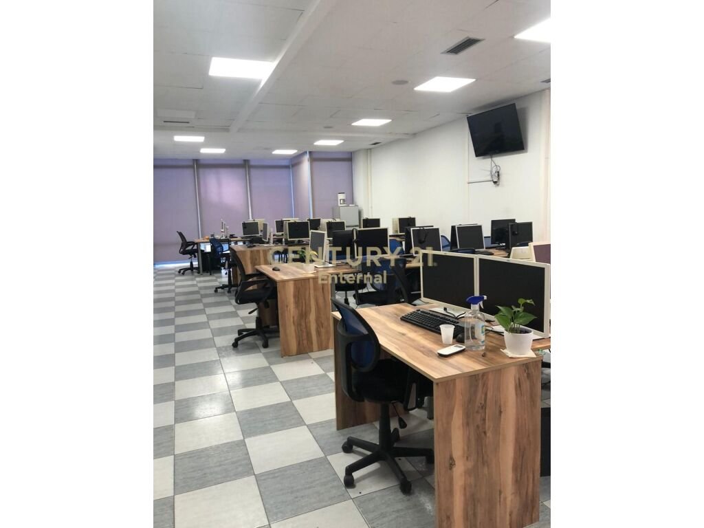 À vendre espace commercial au site expo d'ancienne!
