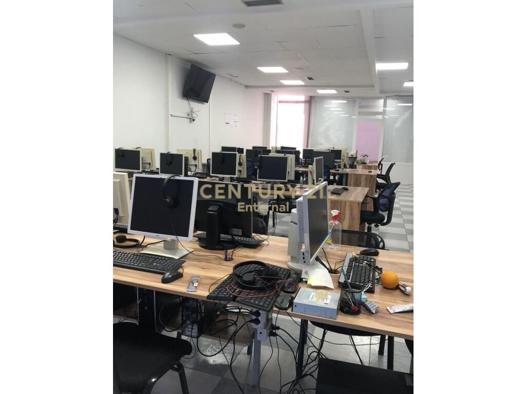 À vendre espace commercial au site expo d'ancienne!
