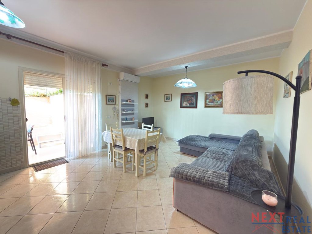 Möbliertes 1+1 apartment zu vermieten in Vlorë