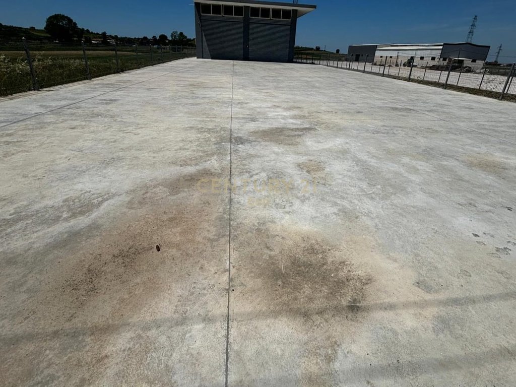 Almacén en venta en durres