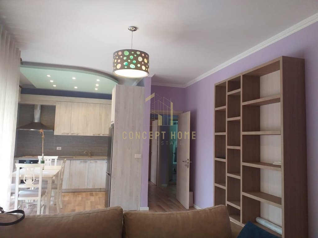Apartamento 1+1 en alquiler en pazari i ri / precio: 700 euro
