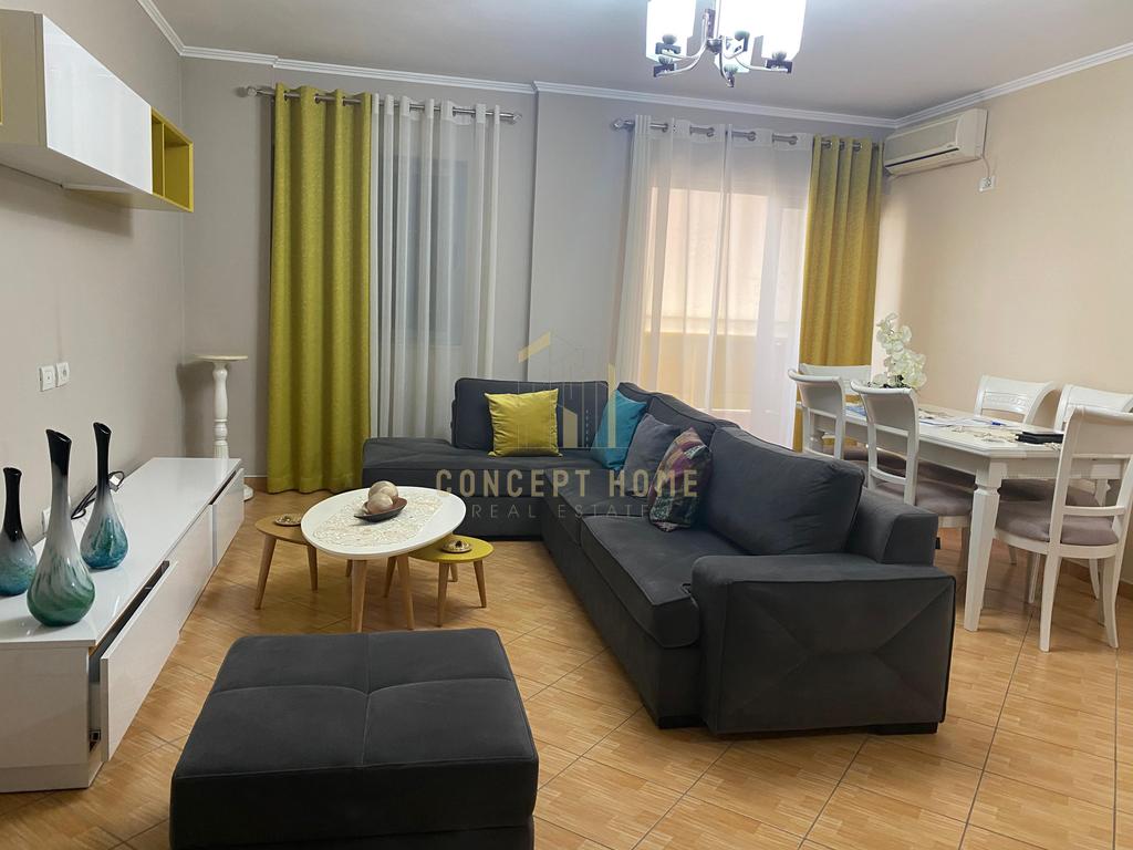 En alquiler: Apartamento 2+1+2 bulevardi bajram curri