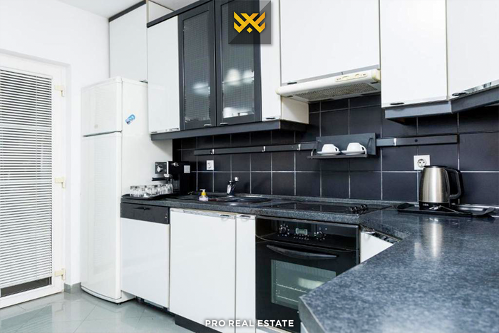 Shtëpi 360m² me #qira në qendër