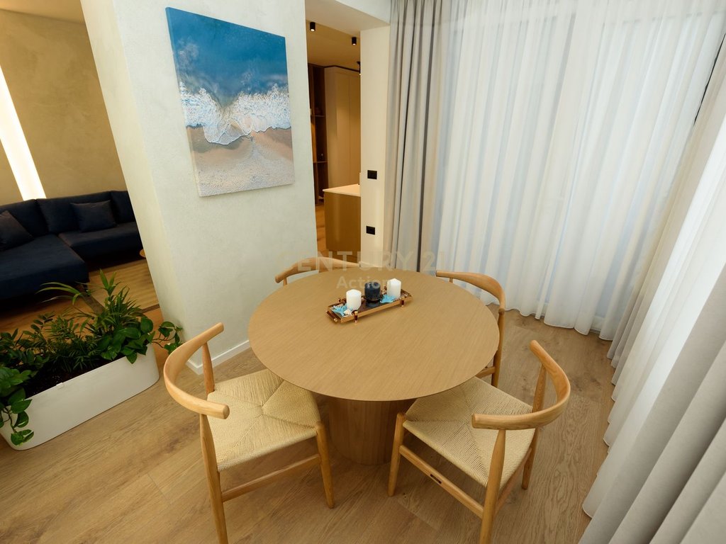 Apartamento 1+1 y 1 estudio en lungomare, Vlorë | 117 m²!
