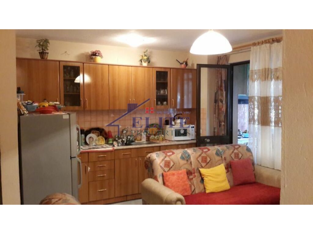 Apartment zum verkauf 2+1 in der nähe von fusha e aviacionit