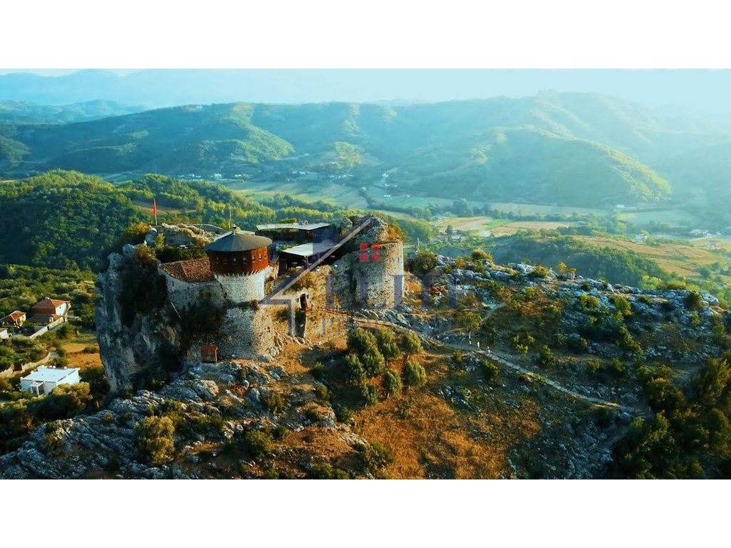 Petrelë, tokë në shitje