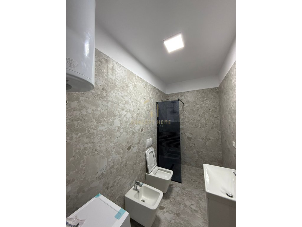 Apartamento 1+1+ depósito + estacionamento em shkembi kavajes à venda