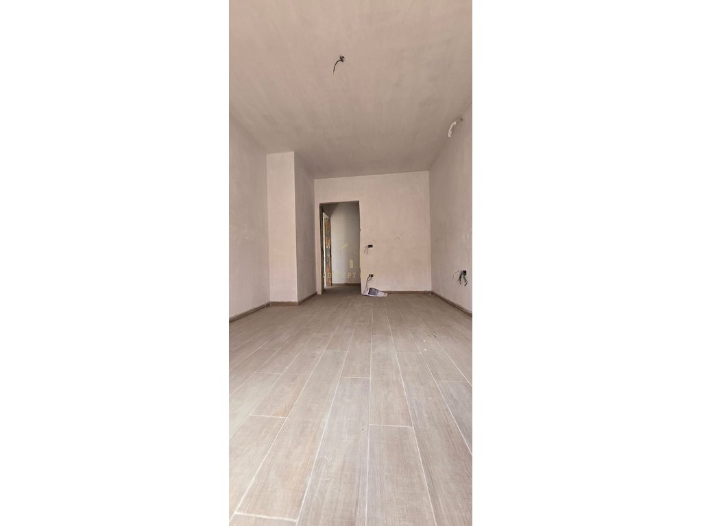 Shitet apartament 1+1 tek jordan misja