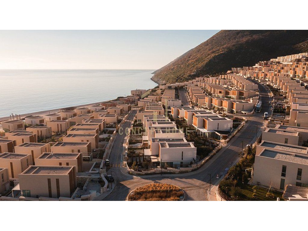 Moderne villa in green coast 1, palasë