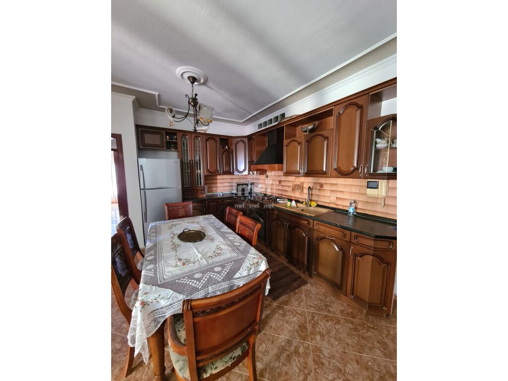Jepet me qira apartament 2+1+2 prane markates!
