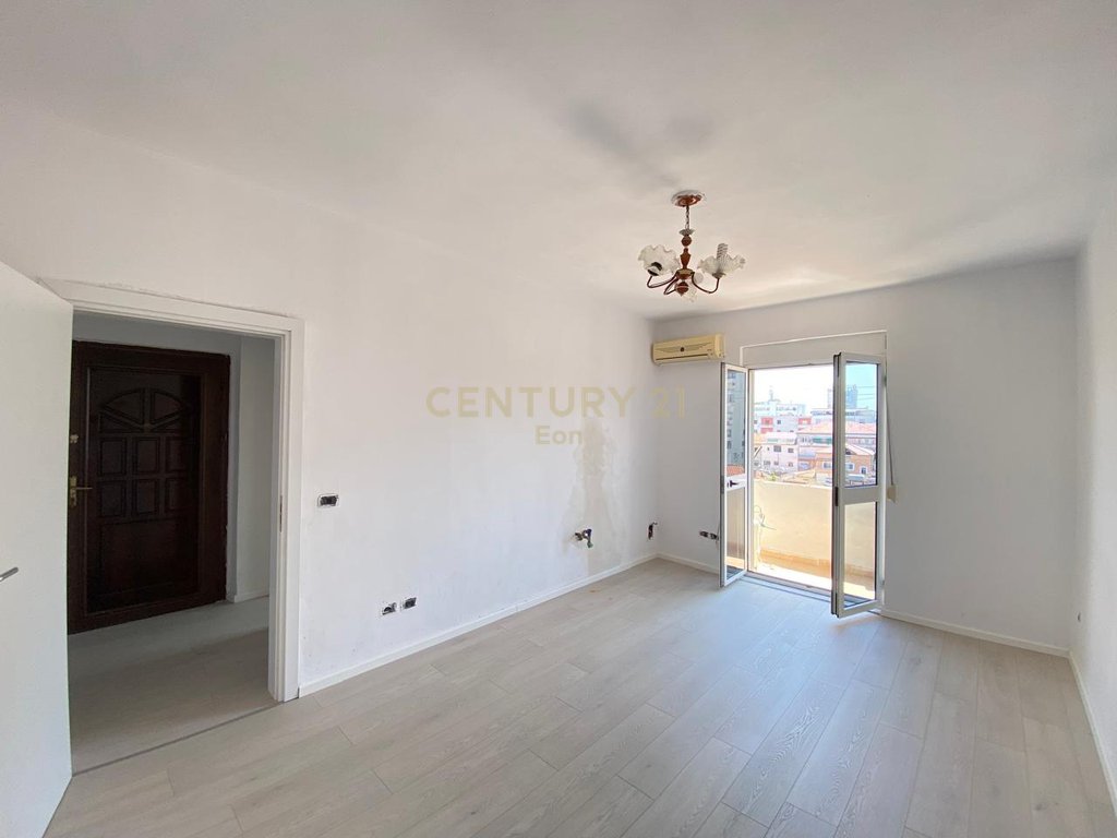 Se venden espacio comercial en el bulevar principal! (8)