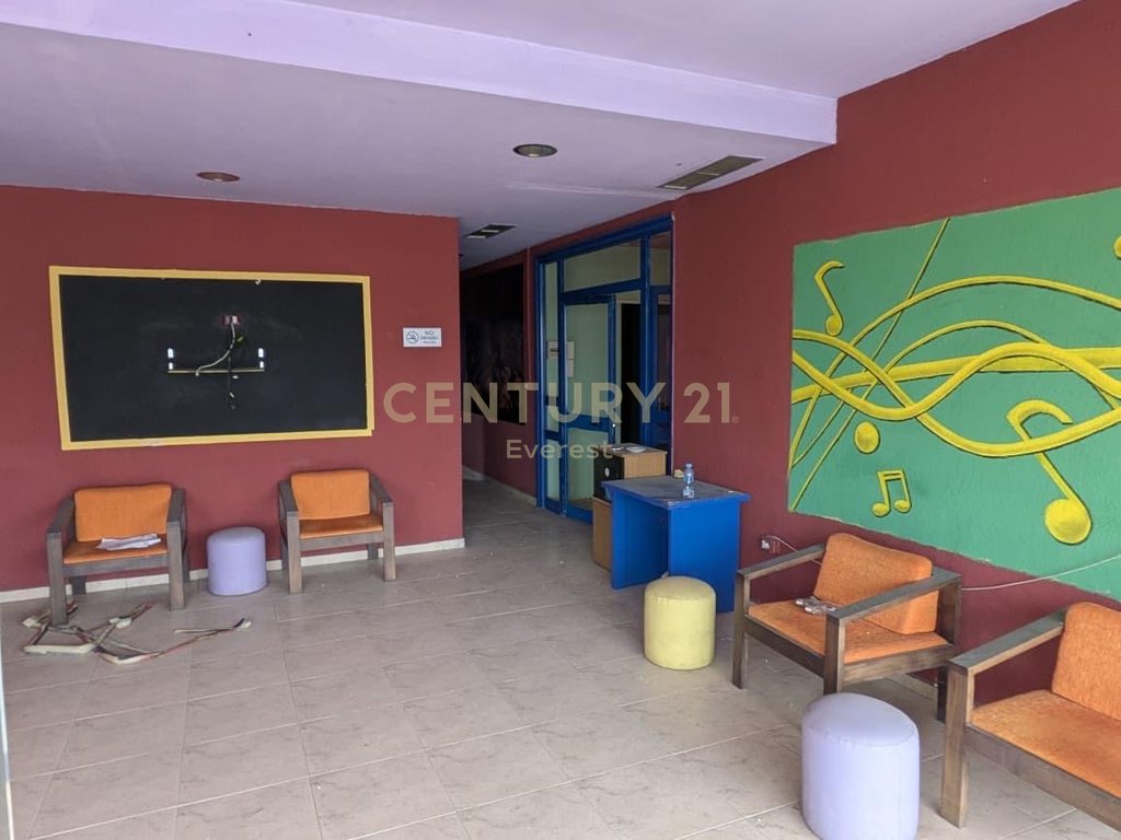En alquiler: Espacio comercial cerca del estadio de Elbasan! (4)