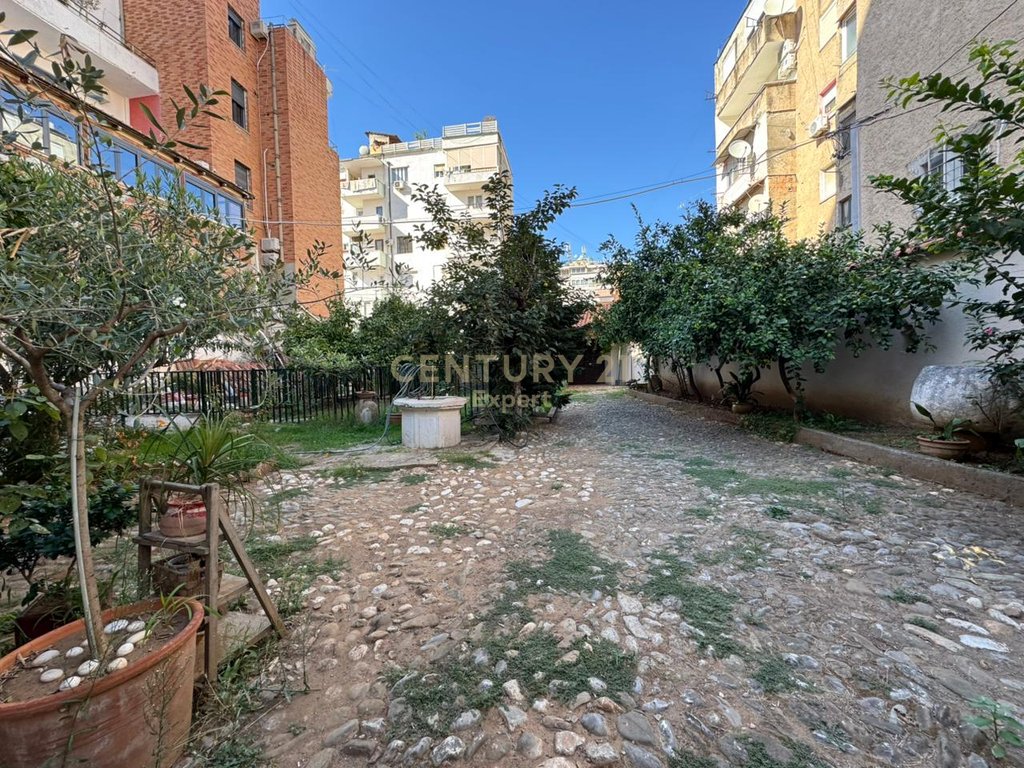 Häuser zu miete mit garten im zentrum von Tirana! (3)