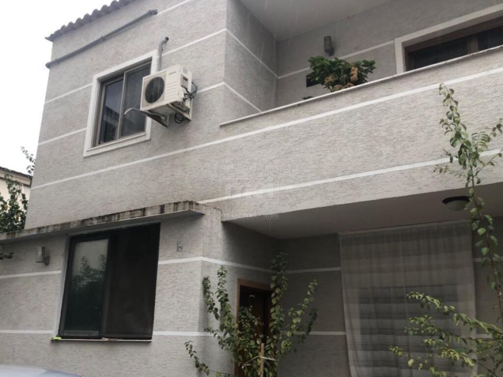 Villa à vendre 2 étages, rue 5 maji.