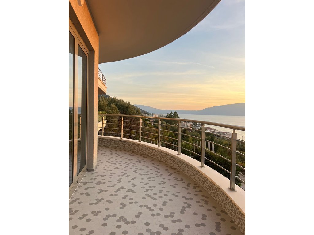 Appartamento di lusso 2+1+2 in affitto, vista completa mare, piano terra!