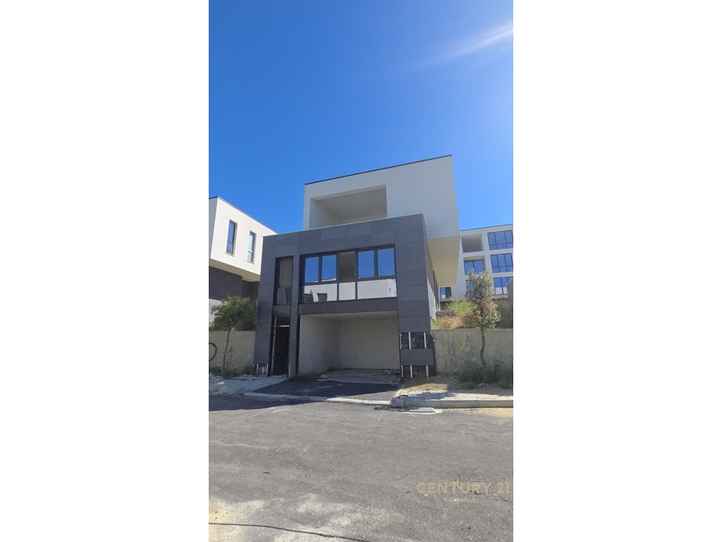 Villas à venda no lago farkë