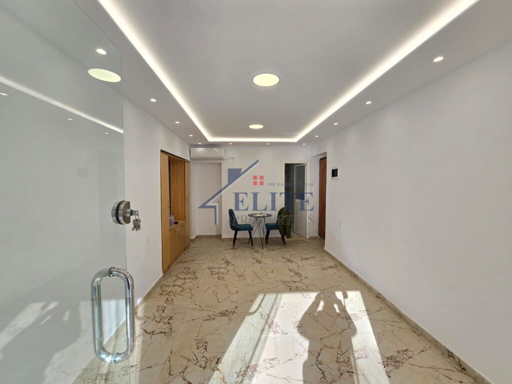 21 dhjetori, tienda en venta