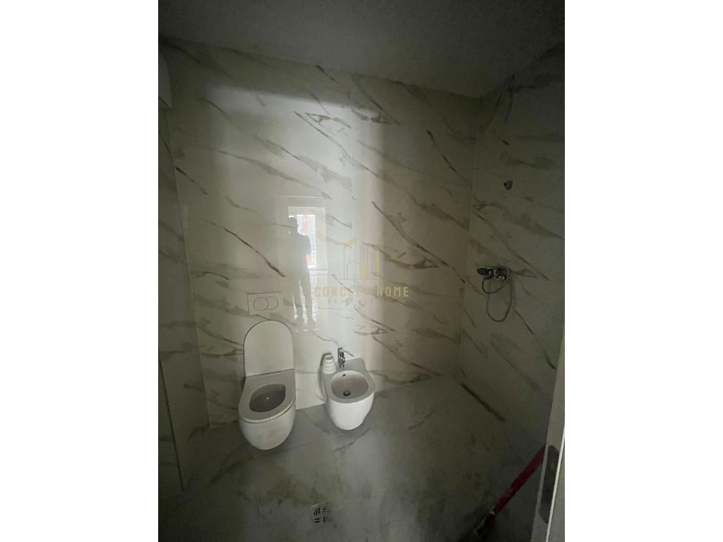 Shitet apartament 2+1 ne kamez