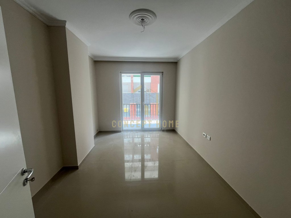 Shitet apartament 2+1 ne kamez