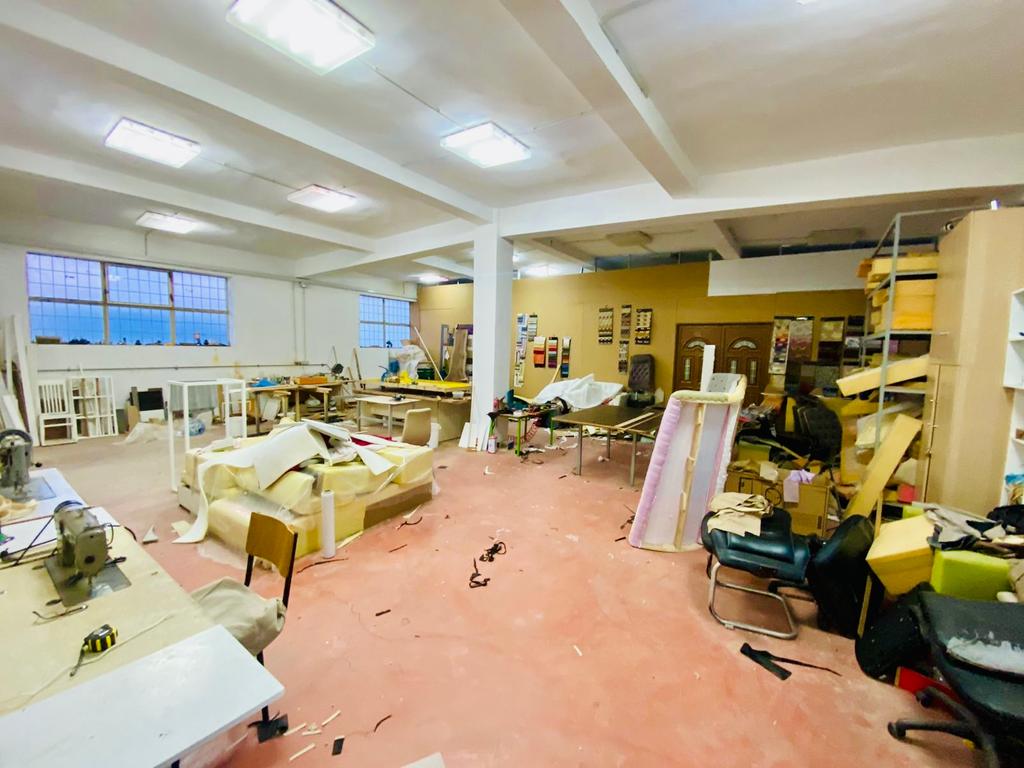 Venta edificio de 3 plantas con equipamiento y maquinaria! (2)