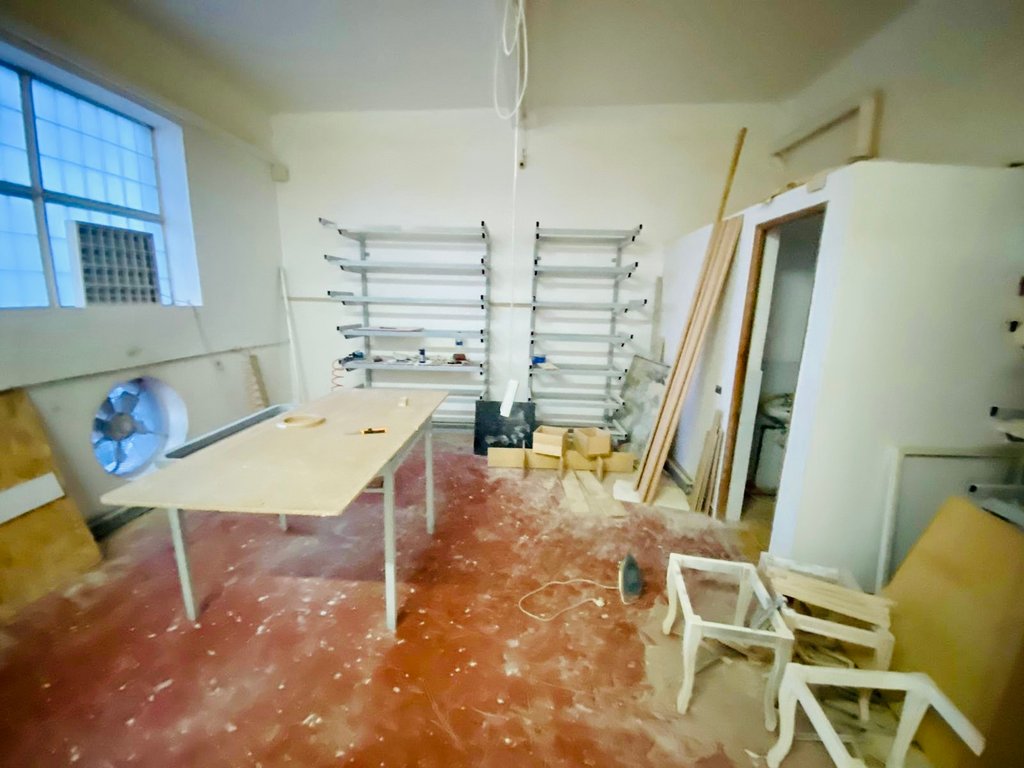 Venta edificio de 3 plantas con equipamiento y maquinaria! (4)