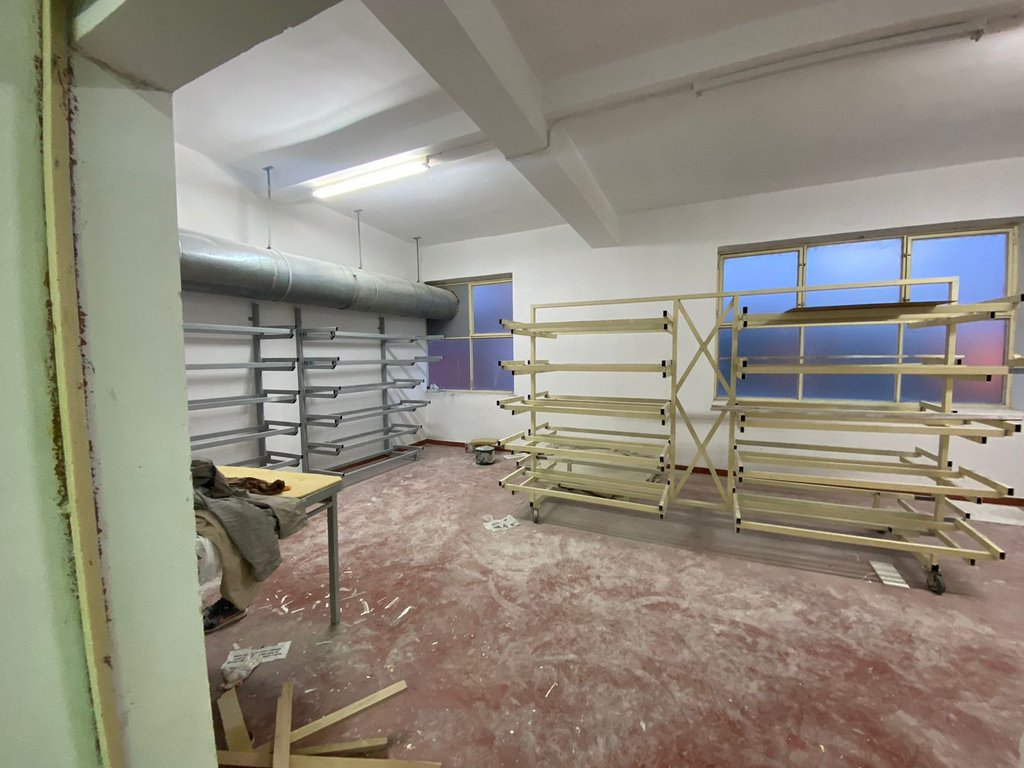 Venta edificio de 3 plantas con equipamiento y maquinaria! (7)