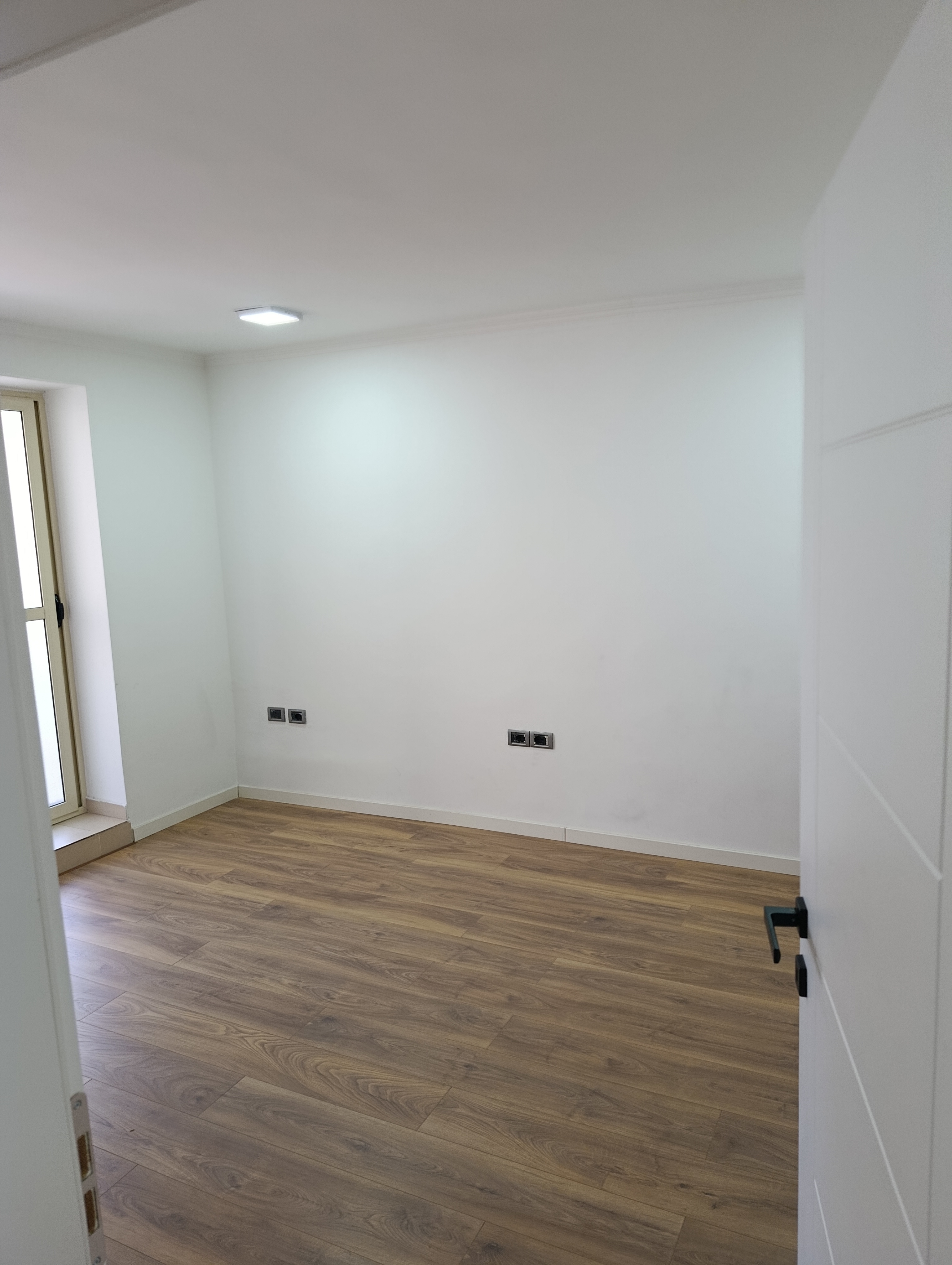 Qera | ambjent biznesi | 21 dhjetori | 800 €/muaj (3)