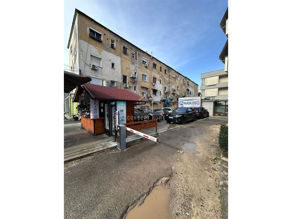Terreno y edificio en venta en rruga bardhyl