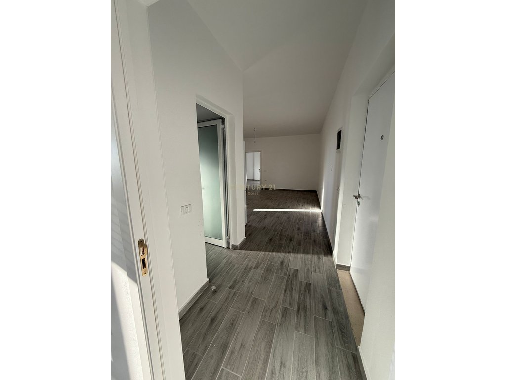 Apartament 2+1 ,per shitje ne "Transballkanike" vlore!!!
