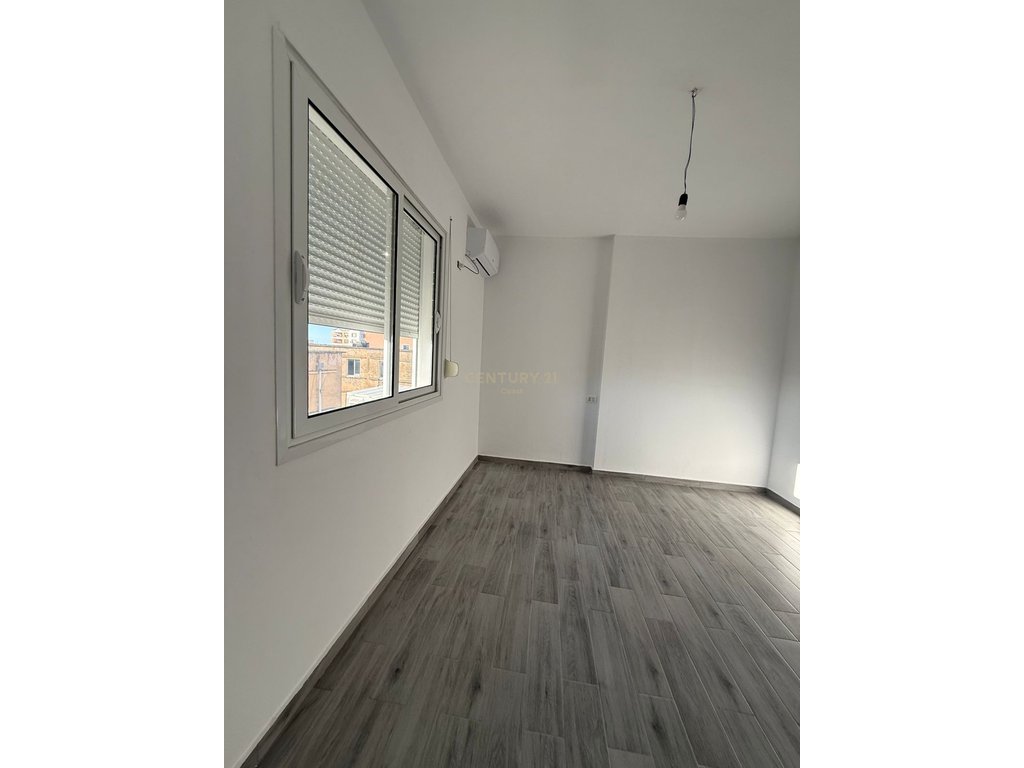 Apartament 2+1 ,per shitje ne "Transballkanike" vlore!!!