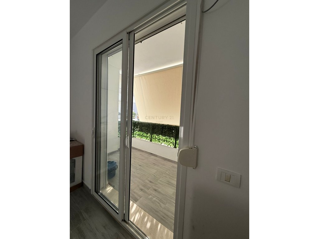 Apartament 2+1 ,per shitje ne "Transballkanike" vlore!!!