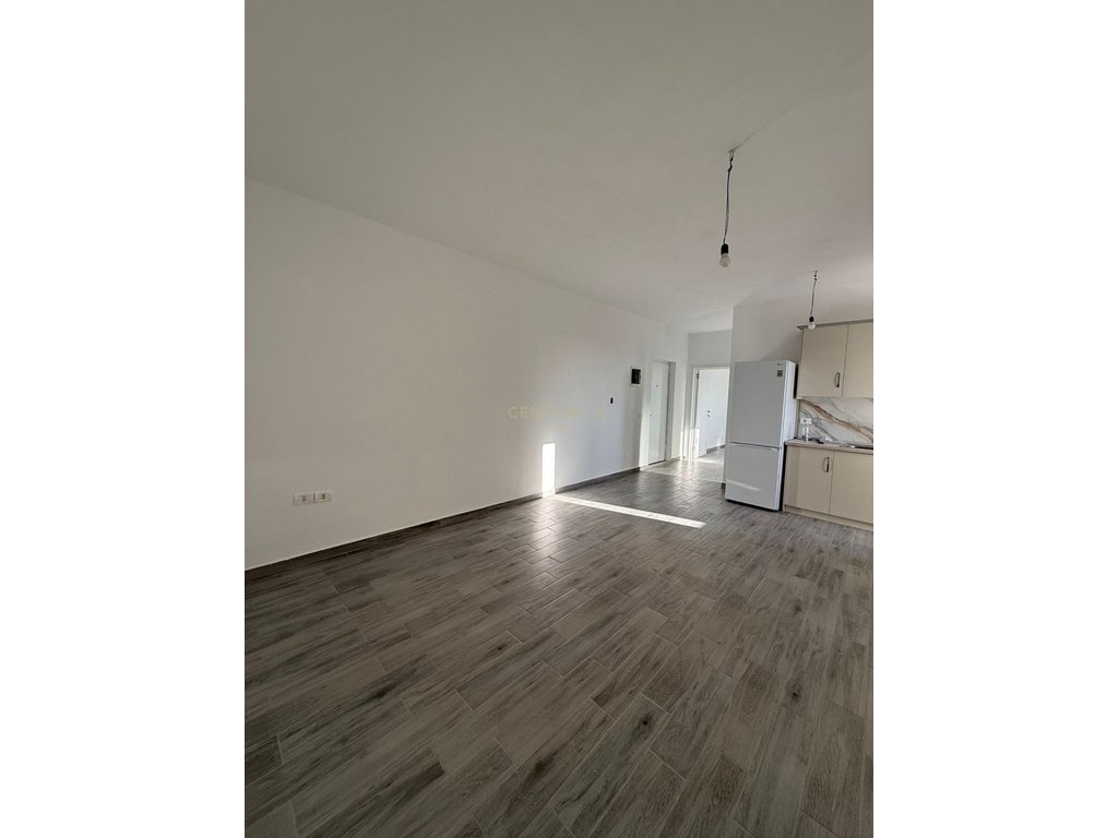 Apartament 2+1 ,per shitje ne "Transballkanike" vlore!!!