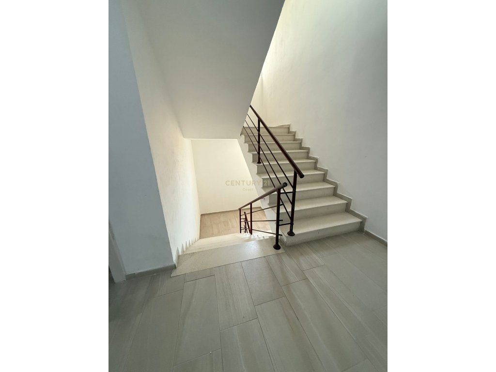 Apartament 2+1 ,per shitje ne "Transballkanike" vlore!!!