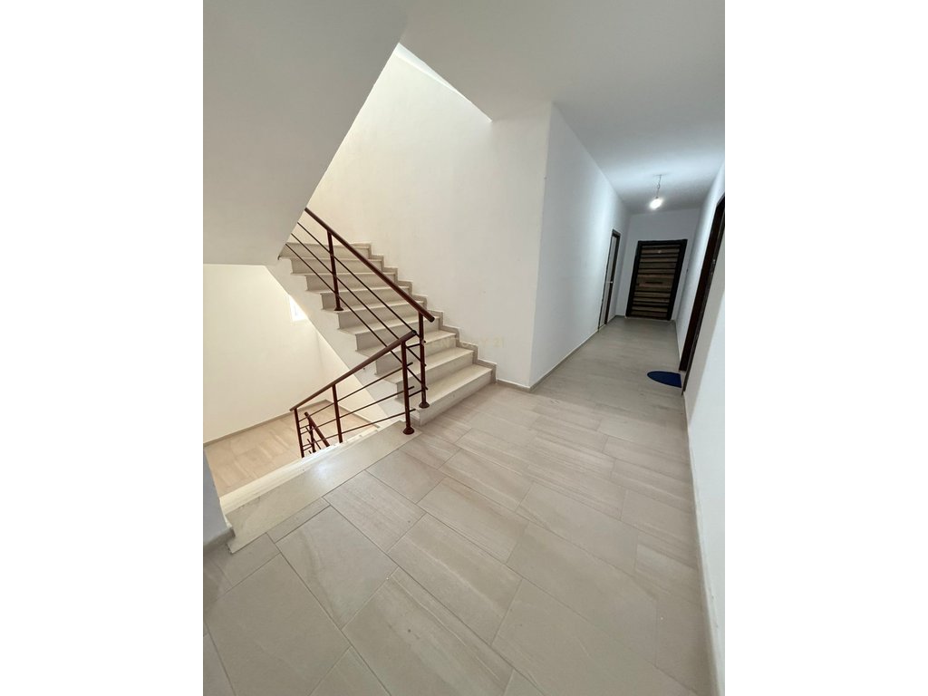 Apartament 2+1 ,per shitje ne "Transballkanike" vlore!!!