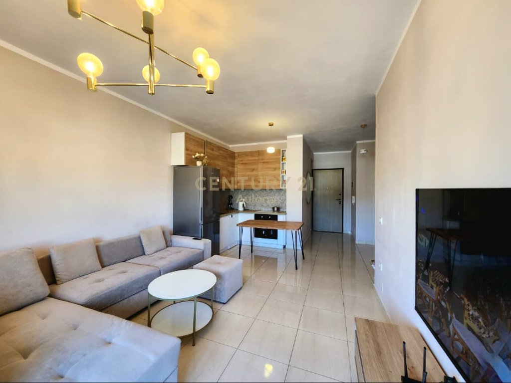 Apartament 2+1 ,per shitje ne "Transballkanike" vlore!!!