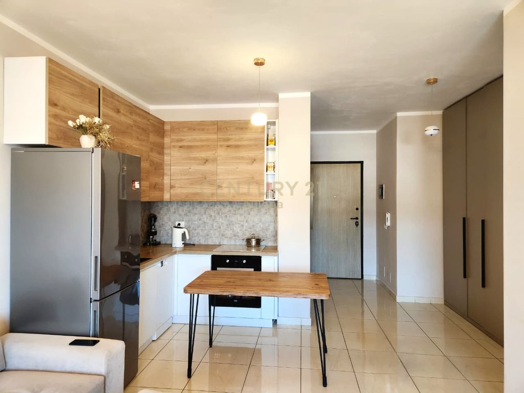 Apartament 2+1 ,per shitje ne "Transballkanike" vlore!!!