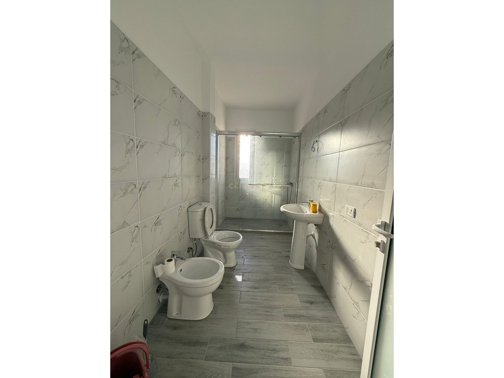 Apartament 2+1 ,per shitje ne "Transballkanike" vlore!!!